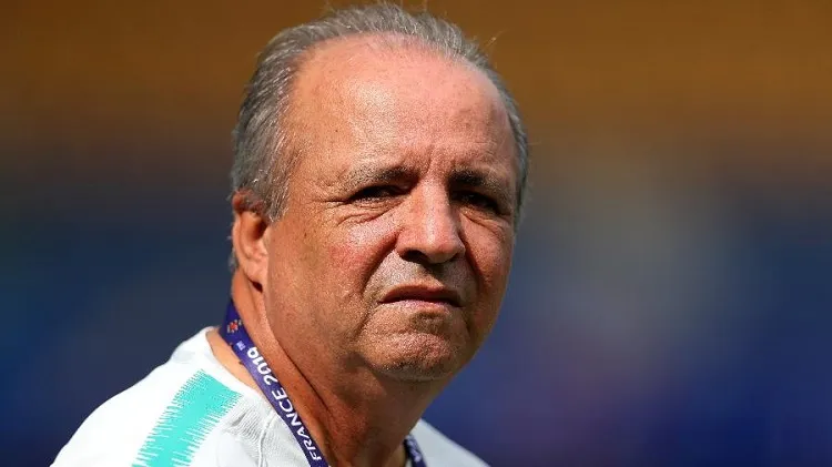 Imagem ilustrativa da imagem Ex-técnico da seleção feminina, Vadão é internado em São Paulo