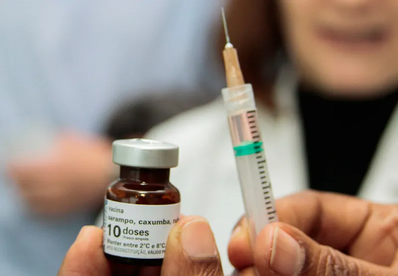 Vacina contra o sarampo é aplicada na rede pública