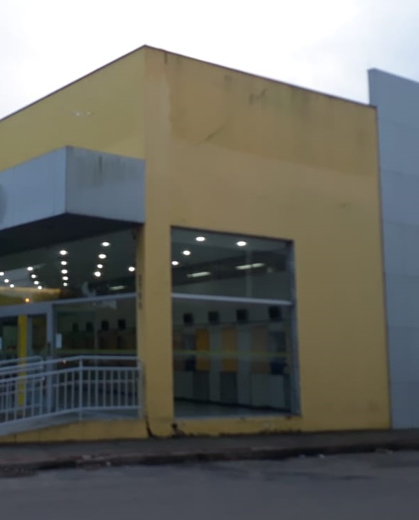 Agência invadida em Linhares, no Norte do Estado (Foto: Wilton Junior)
