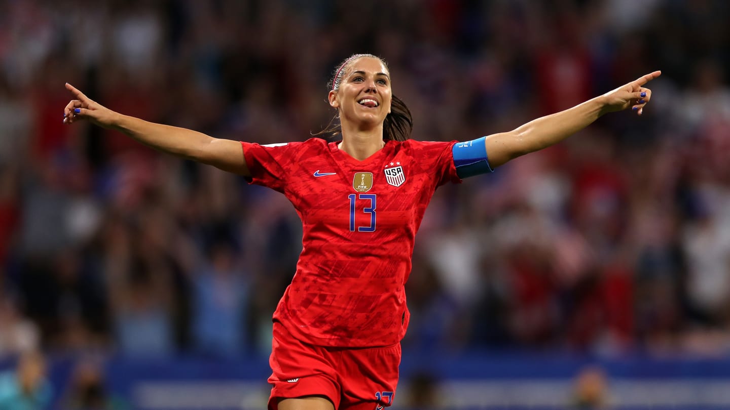 Alex Morgan comemora gol da vitória dos EUA (Foto: Fifa)