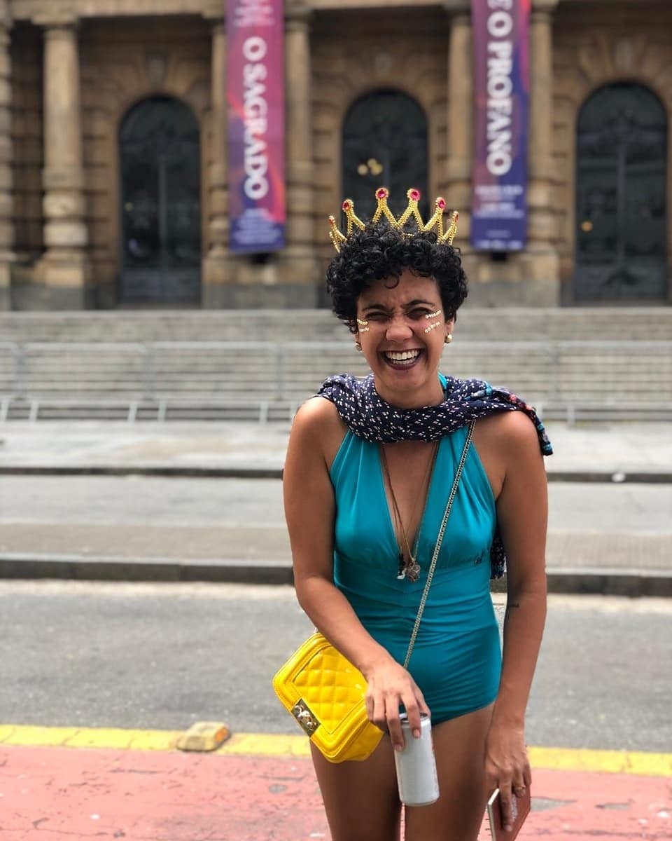 A escritora Aline Dias vai comemorar o seu aniversário e também lançar a 2ª edição de seus dois livros (Foto: Divulgação)