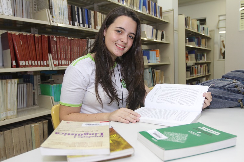 Júlia, de 18 anos, está no 4º ano do curso Técnico em Edificações do Ifes (Foto: Dayana Souza/ AT/ 04/07/2019)