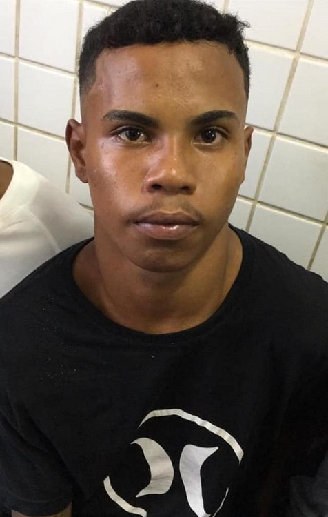André Luiz Pereira dos Santos, de 19 anos, procurado pela polícia (Foto: Divulgação/PCES)