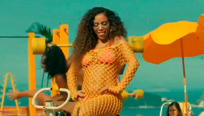 Anitta e Cardi B apareceram juntas em uma foto publicada no Instagram nesta terça-feira (13). (Foto: Reprodução / Youtube)