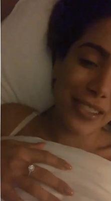Anitta apareceu com anel de brilhantes no Instagram. (Foto: Reprodução/Instagram)
