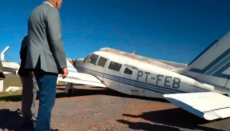 Ministra vistoriou o hangar com aviões abandonados da Funai (Foto: Reprodução / Twitter)