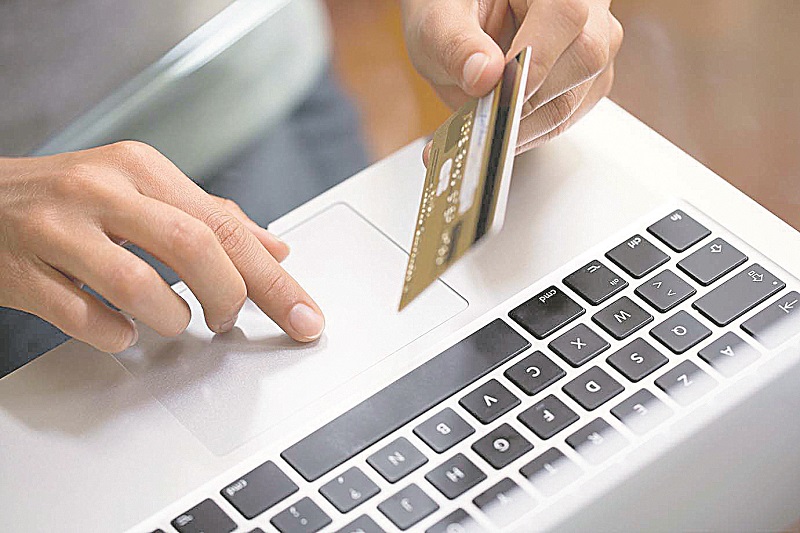 Compra pela internet: acesso a informações pessoais, como nome, CPF, número de cartões e dados bancários (Foto: Divulgação )