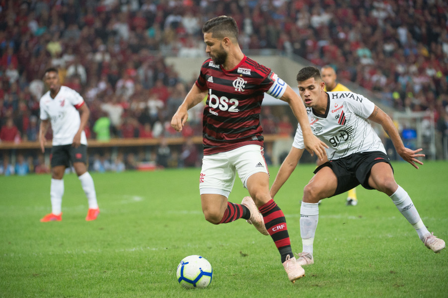 Diego contra o Athletico/PR: decepção no final (Foto: Alexandre Vidal/Fla Imagem)