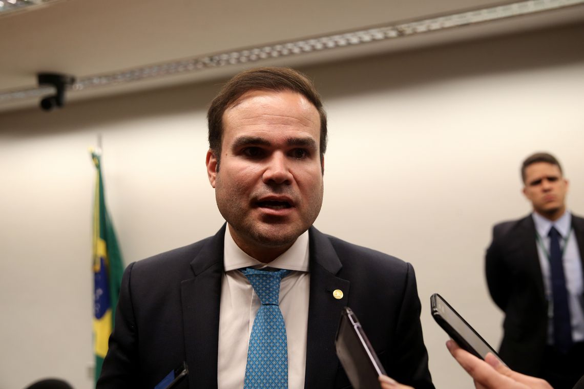 Cacá Leão apresentou seu relatório com a previsão de mais que dobrar o valor do fundo (Foto: Wilson Dias/ Agência Brasil)