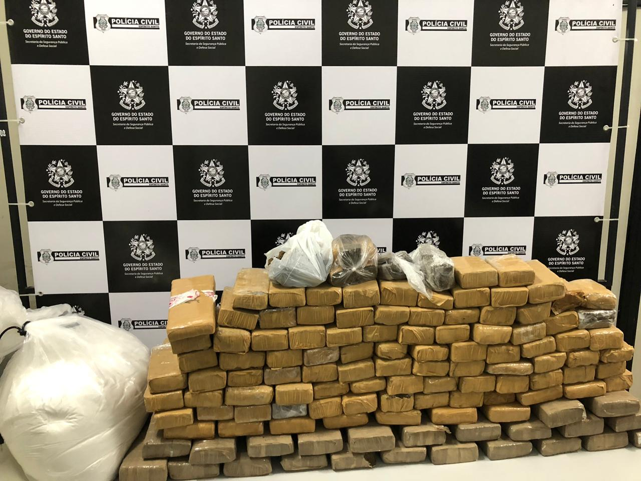 Foram apreendidos 83 kg de maconha (Foto: Divulgação/PCES)