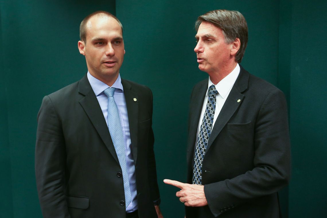 Eduardo e Jair Bolsonaro (Foto: Fabio Rodrigues Pozzebom/ Agencia Brasil )