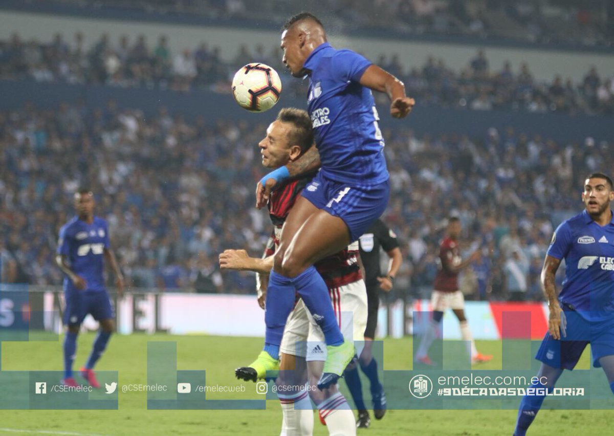 Rafinha sofreu contra o Emelec (Foto: Twitter/Emelec)