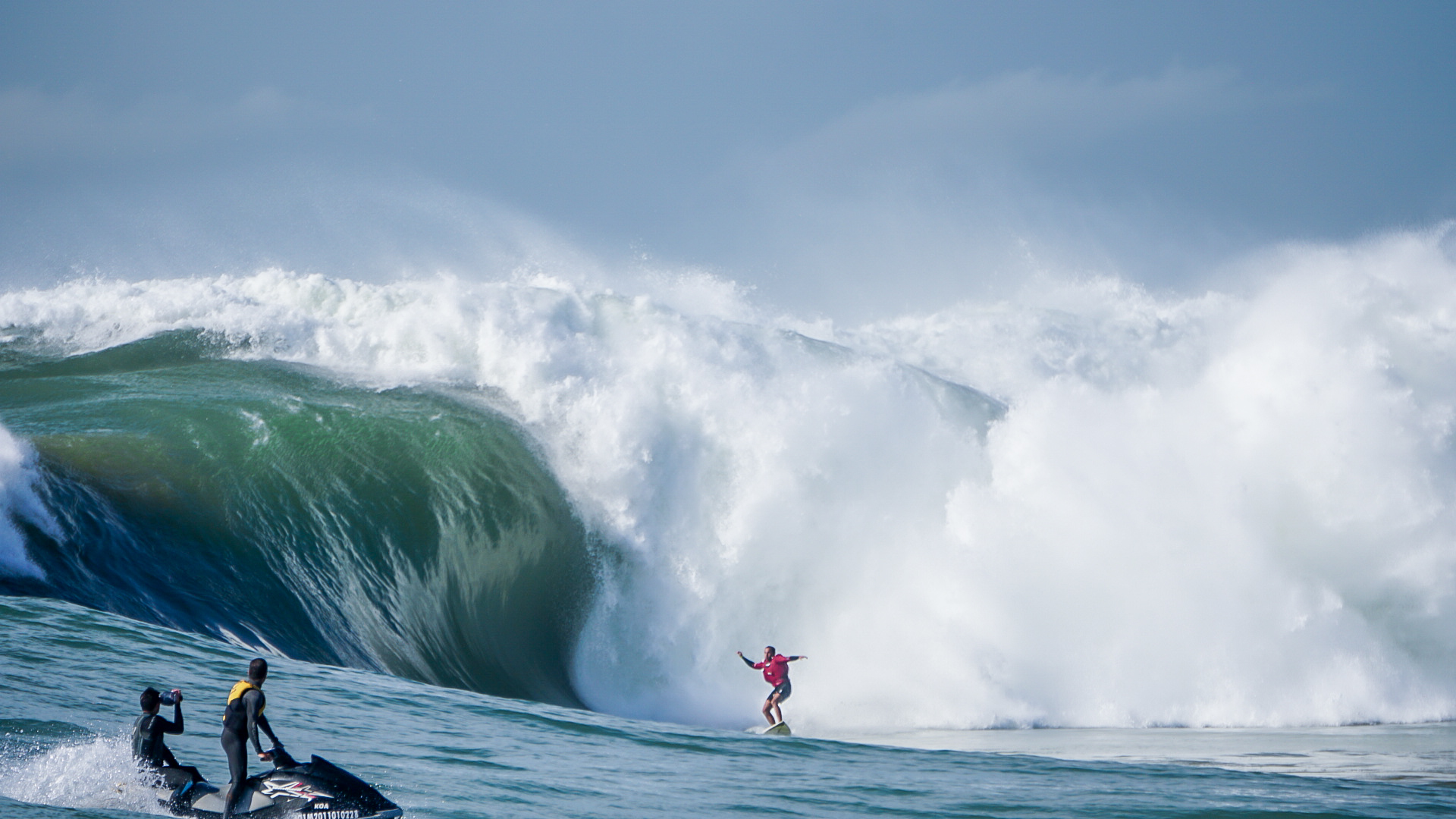 O surfista Ian Vaz encontrou a onda