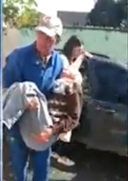Filha do idoso fez um relato do ocorrido nas redes sociais (Foto: Reprodução de vídeo)