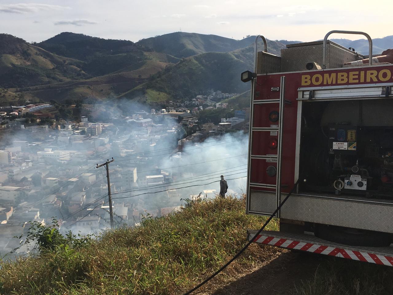 No município de Alegre, área de vegetação foi queimada. (Foto: Divulgação/Corpo de Bombeiros)