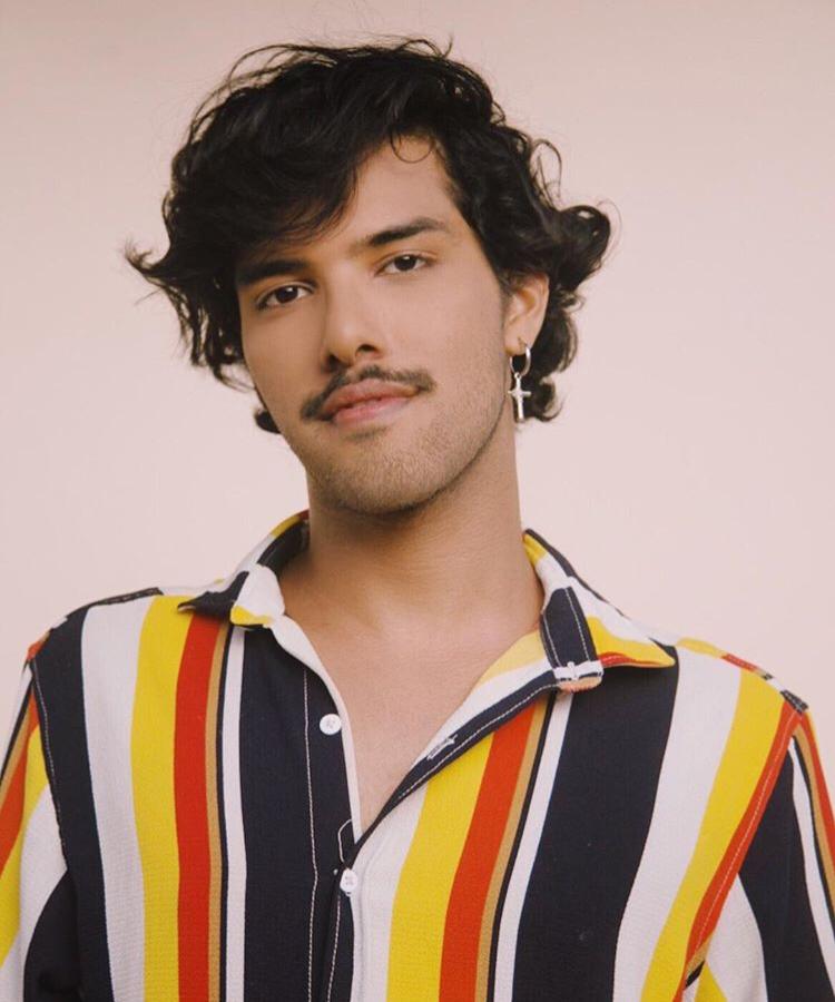 O capixaba Leonardo Loreto tem 22 anos, é formado em moda e vive em Vitória (Foto: Breno Rodriguez)
