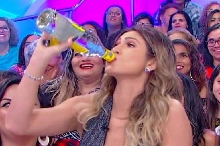 Lívia Andrade durante uma participação no Programa Sílvio Santos, onde foi chamada de 'bêbada' e de 'maconheira' (Foto: Reprodução)