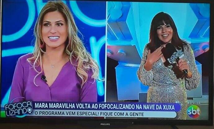 O sorriso de Lívia Andrade ao ver Mara Maravilha chamou atenção dos telespectadores e internautas (Foto: Reprodução/SBT)
