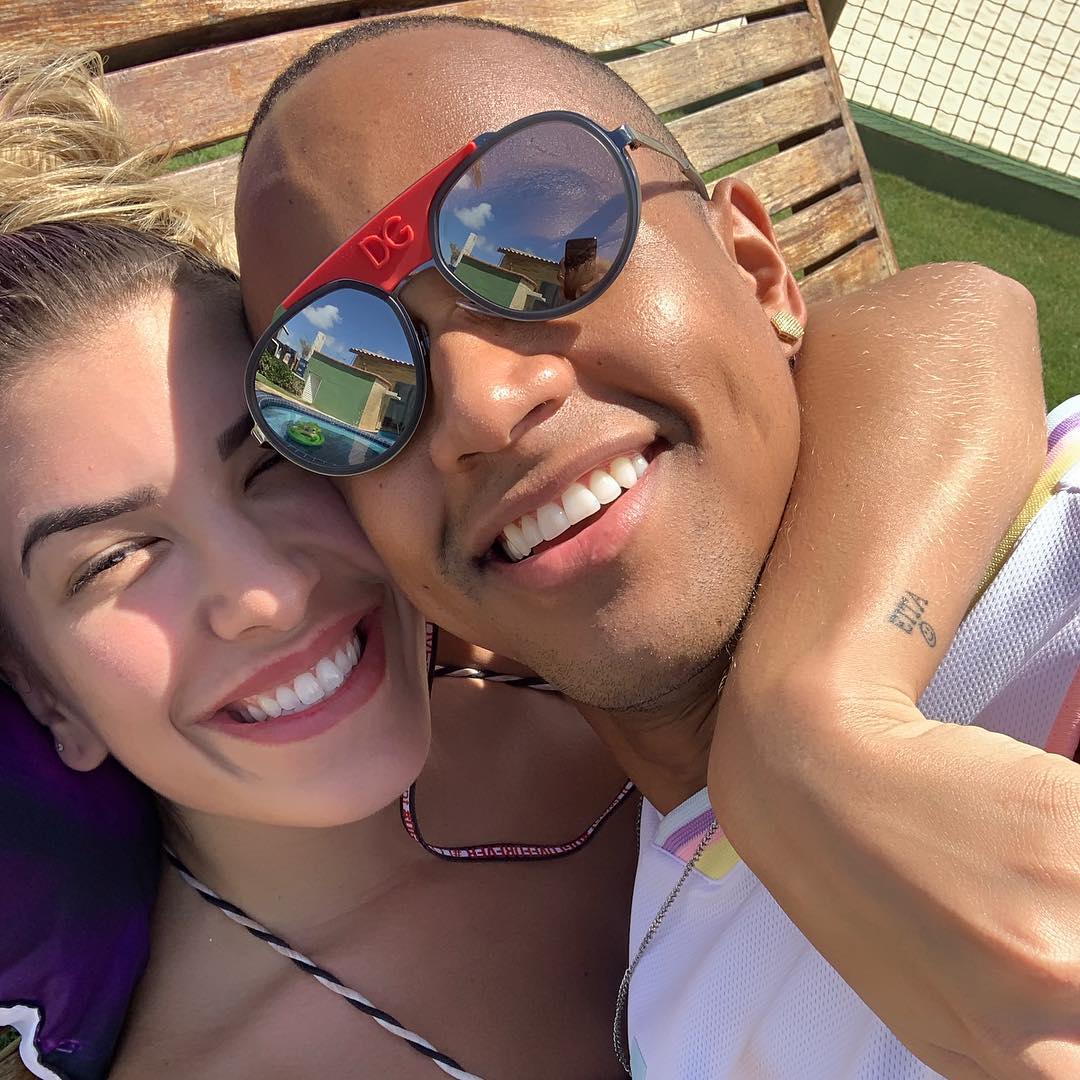 Segundo o cantor, os dois não têm mantido contato (Foto: Reprodução/ Instagram @loreimprota)