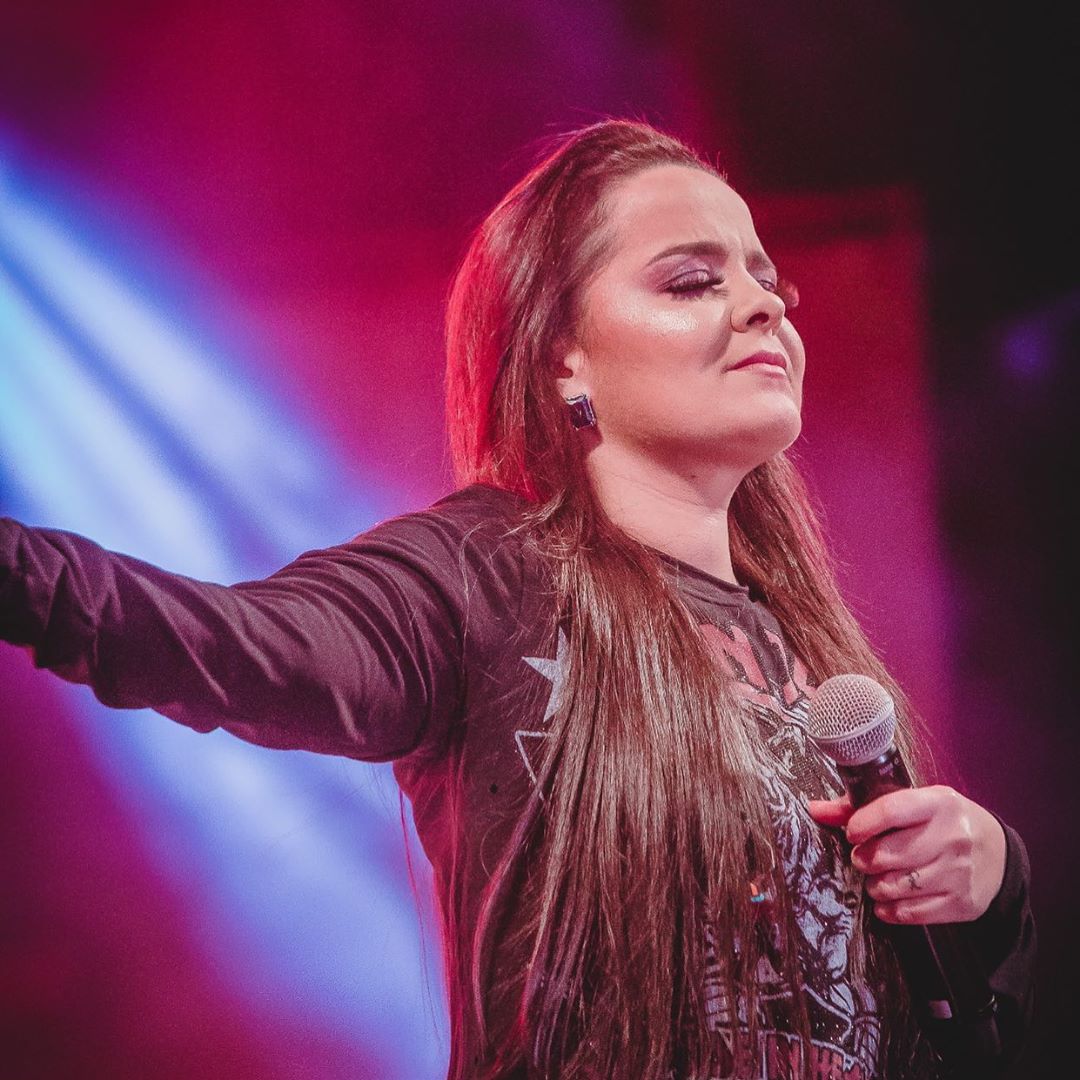 A cantora se assustou com as fãs no banheiro (Foto: Reprodução/Instagram)