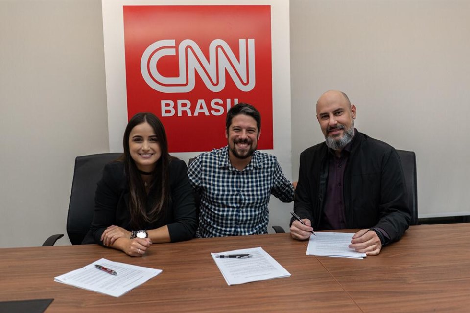 Mari Palma e Phelipe Siani assinam contrato com a CNN Brasil (Foto: Divulgação / CNN Brasil)