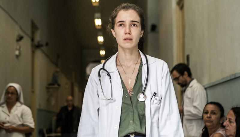 Marjorie Estiano vive a médica Carolina em ‘Sob Pressão’ (Foto: Raquel Cunha/Globo)