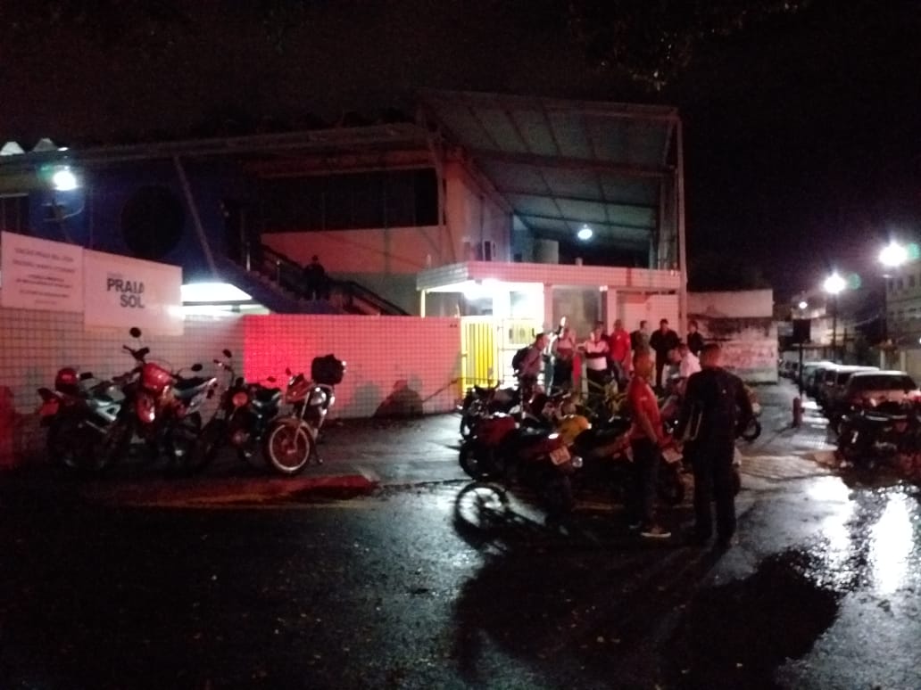 O protesto começou durante a madrugada (Foto: Zedequias Inácio da Silva)