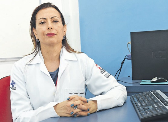 Neide Boldrini diz que existem critérios para o procedimento cirúrgico, como ter no mínimo 18 anos e fazer o processo de avaliação psicológica por dois anos (Foto: Beto Morais/AT)