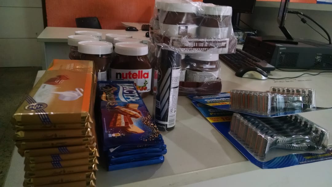 Mercadorias encontradas com o suspeito. (Foto: Divulgação/PC-ES)