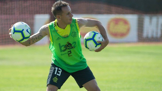 O lateral rubro-negro Rafinha pode desfalcar o Flamengo. (Foto: Alexandre Vidal/Flamengo)