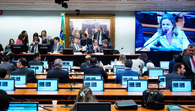 Deputados discutem parecer sobre projeto da Reforma da Previdência (Foto: Pablo Valadares/Câmara dos Deputados)