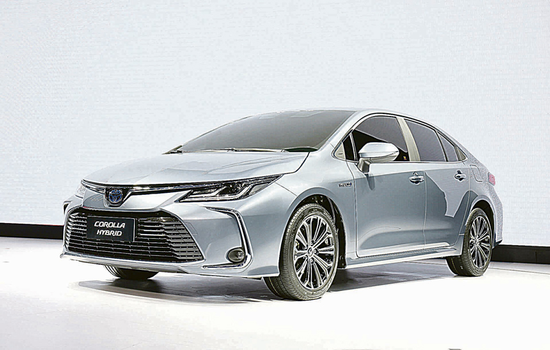 O sedã da Toyota estreia no País com inédita versão híbrida flex. O visual, por sua vez, seguirá o padrão do modelo europeu (Foto: Assessoria / Toyota)