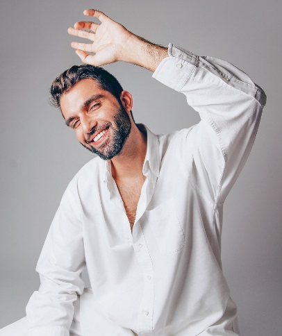 O cantor também será acompanhado pela Timbalada em seu show Bloco do Silva (Foto: Divulgação/Breno Galtierb)