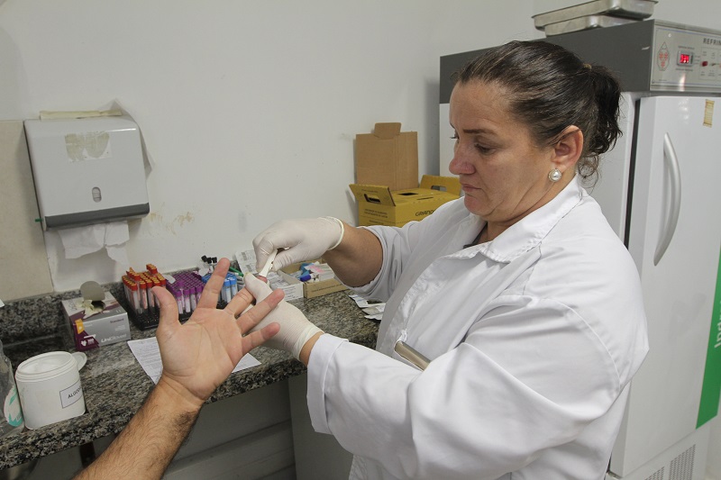 Teste de hepatite é realizado em posto de saúde da Serra (Foto: Dayana Souza/ AT/ 25/07/2019)