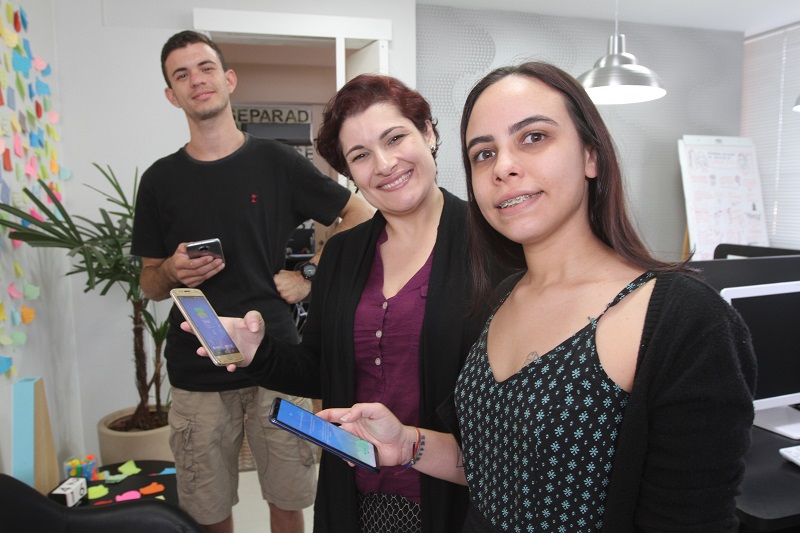 Carlos, Luziene e Luiza aprovaram o novo aplicativo para triagem (Foto: Dayana Souza/ AT/ 16/07/2019)