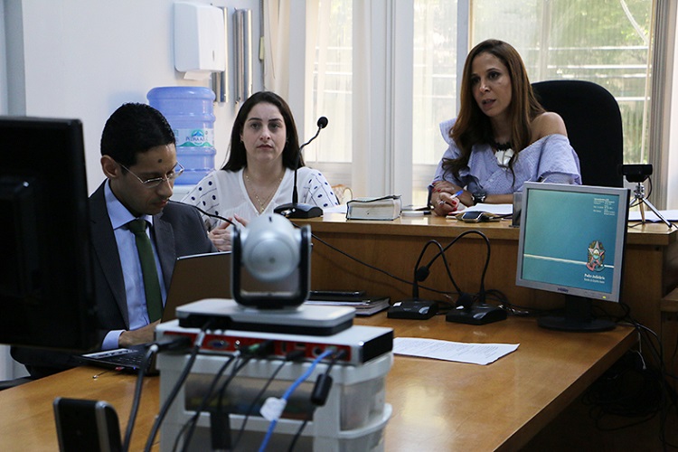 Primeira audiência de julgamento por videoconferência em Vitória. (Foto: Divulgação/TJES)