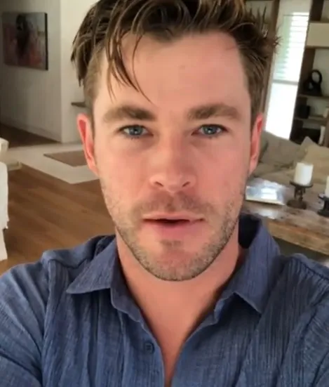 Imagem ilustrativa da imagem Ator Chris Hemsworth ganha dinheiro extra vendendo cocô de cavalo