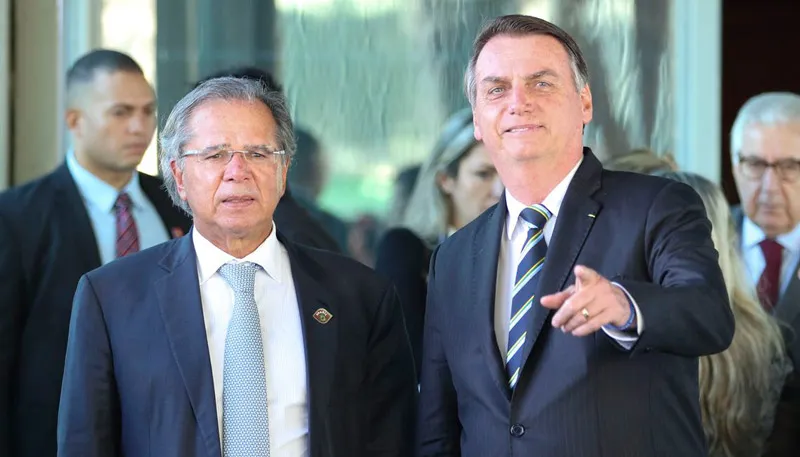 Imagem ilustrativa da imagem Em meio a rumores de pedido de demissão, Bolsonaro diz que Guedes é o 'homem que decide economia'