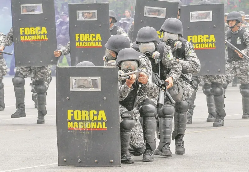 POLICIAIS estão presentes em cinco cidades no País. No Estado, Cariacica é a escolhida por programa federal.