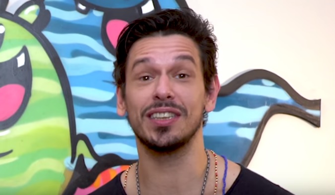 O ator João Vicente durante participação no canal da Giovanna Ewbank (Foto: Reprodução/ YouTube GIOH)