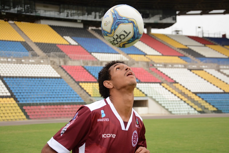 O veloz e habilidoso Matheus Bidick segue no elenco grená (Foto: Henrique Montovanelli)