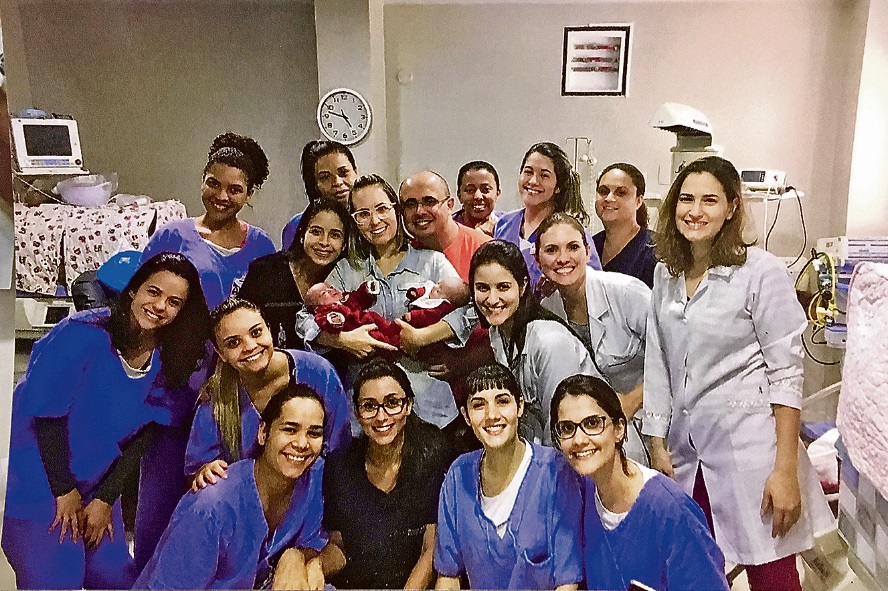 Funcionários tentam  dar força aos familiares dos bebês prematuros (Foto: Divulgação)