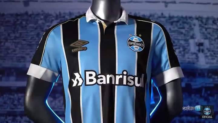 Camisa do Grêmio: time é patrocinado pelo banco do estado (Foto: )