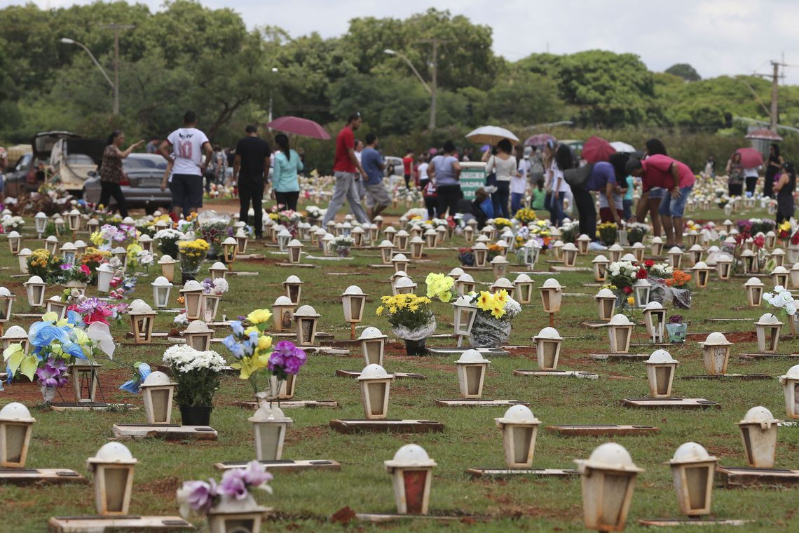 O coveiro morreu no início de julho e foi chamado para assumir o cargo cerca de um mês após a sua morte (Foto: Valter Campanato/Agência Brasil)
