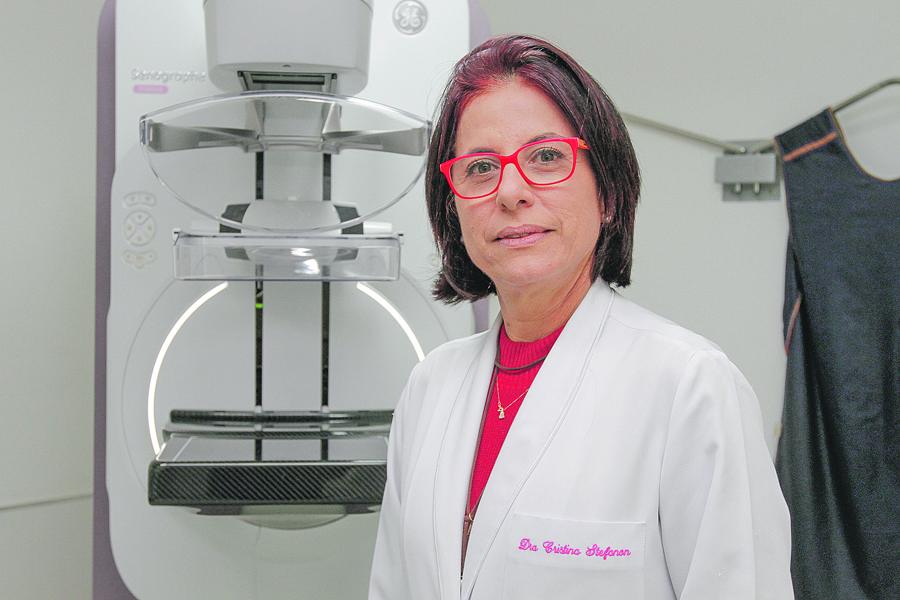 A médica Cristina Stefanon explica que a mamotomia é vista como uma biópsia ambulatorial (Foto: Kadidja Fernandes - 29/08/2019)