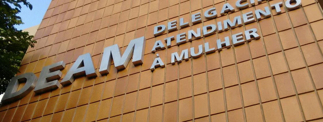 Sede da Delegacia Especializada de Atendimento à Mulher (Deam), de Campos dos Goytacazes, no Norte Fluminense (Foto: Reprodução)