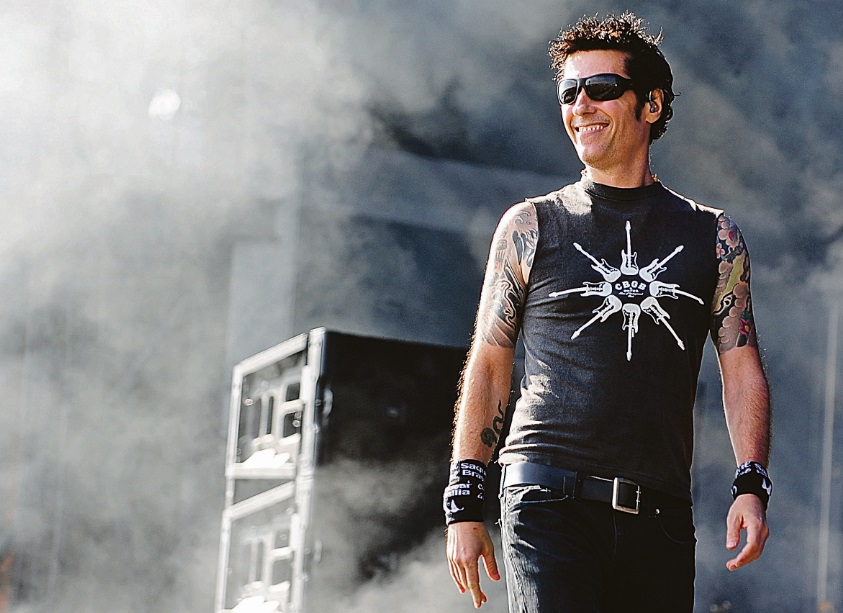 Dinho: “Para o show, só peguei duas canções do início da banda, 'Help!' e 'Ticket to Ride'. As outras todas têm um pé no psicodélico” (Foto: AgNews)