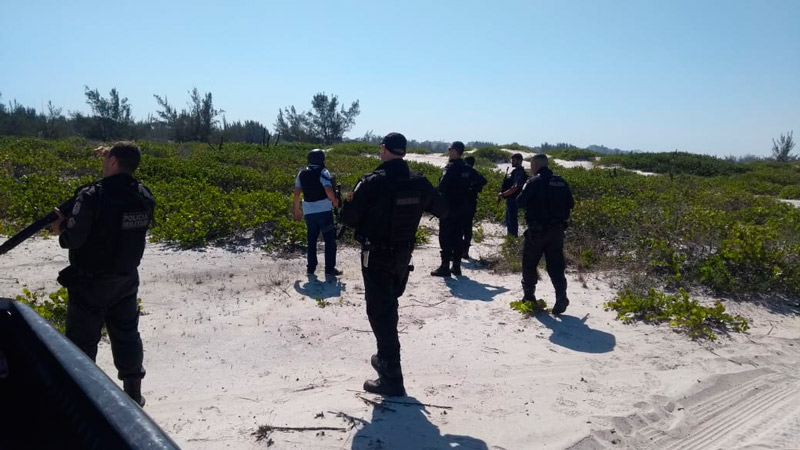 Policiais vistoriaram as dunas por cerca de duas horas (Foto: Divulgação / PCERJ)