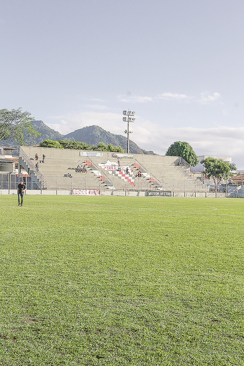 Estádio do Serra: morador do município alega que estrutura é pequena para receber jogos nacionais (Foto: Kadidja Fernandes/ AT)