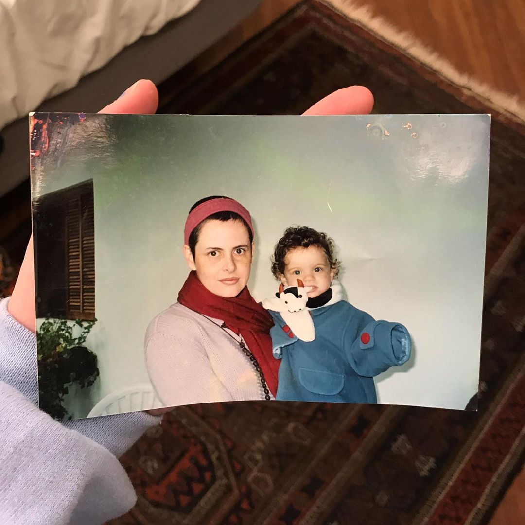 A filha lembra que foi o pai que incentivou Young a escrever e a ser livre (Foto: Reprodução Instagram @e.mym)